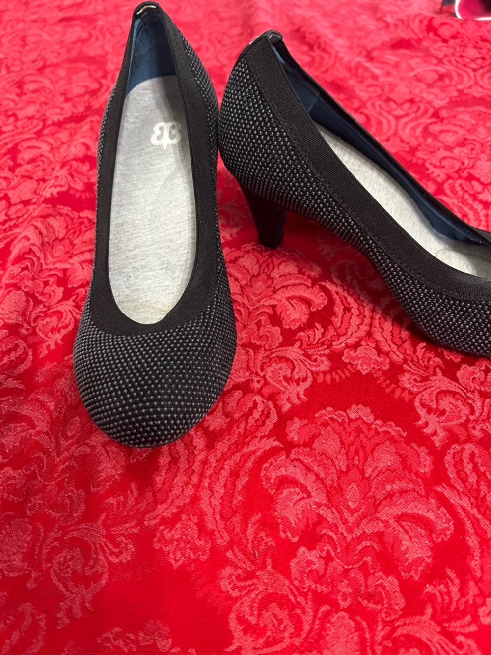 Big Buddha Black Textured Pumps Women's Size 8 Round Toe Career Dress Shoes